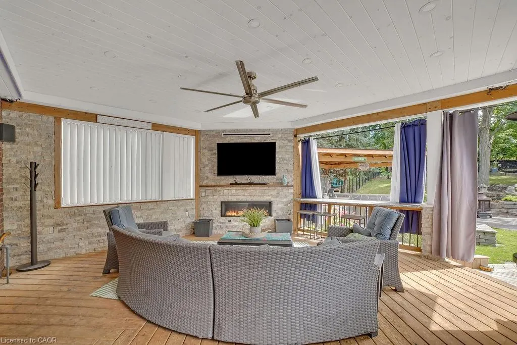 8 Meadowlea Court
