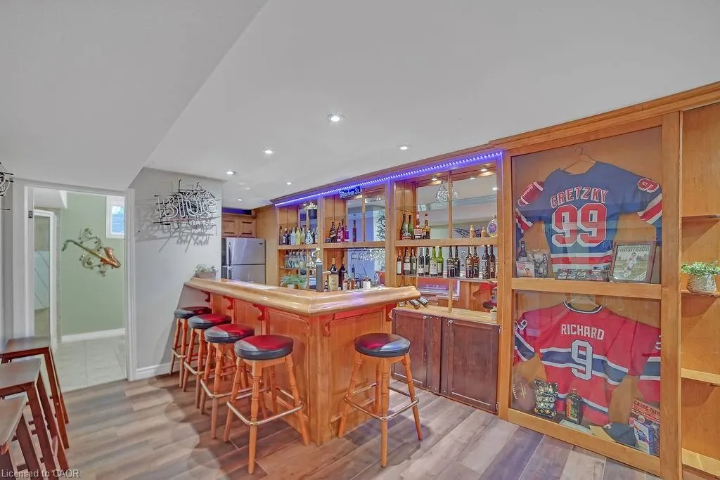 8 Meadowlea Court