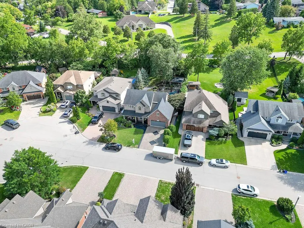 8 Meadowlea Court