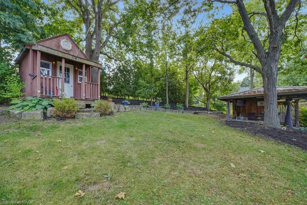 8 Meadowlea Court