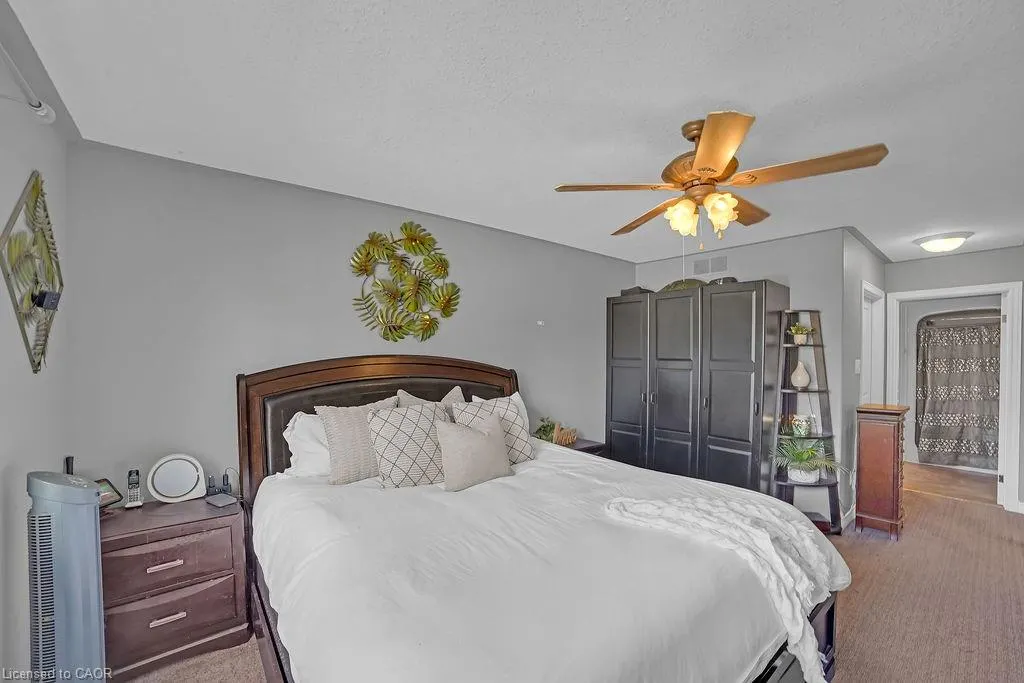 8 Meadowlea Court