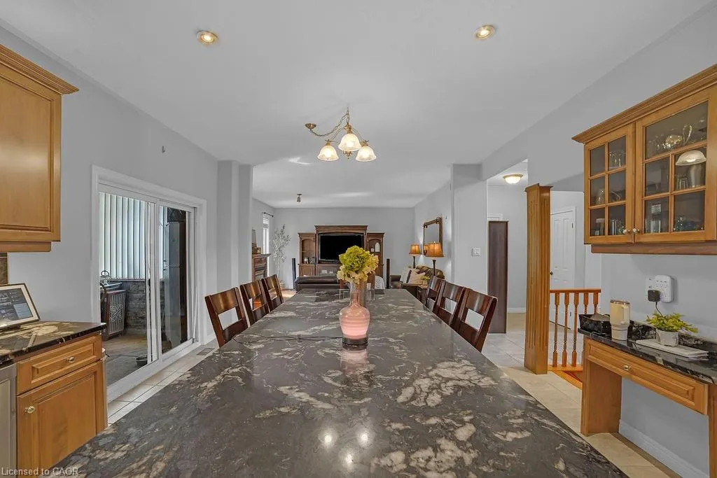 8 Meadowlea Court