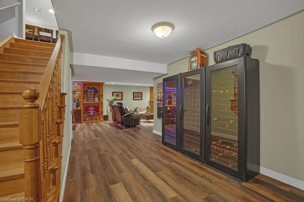 8 Meadowlea Court