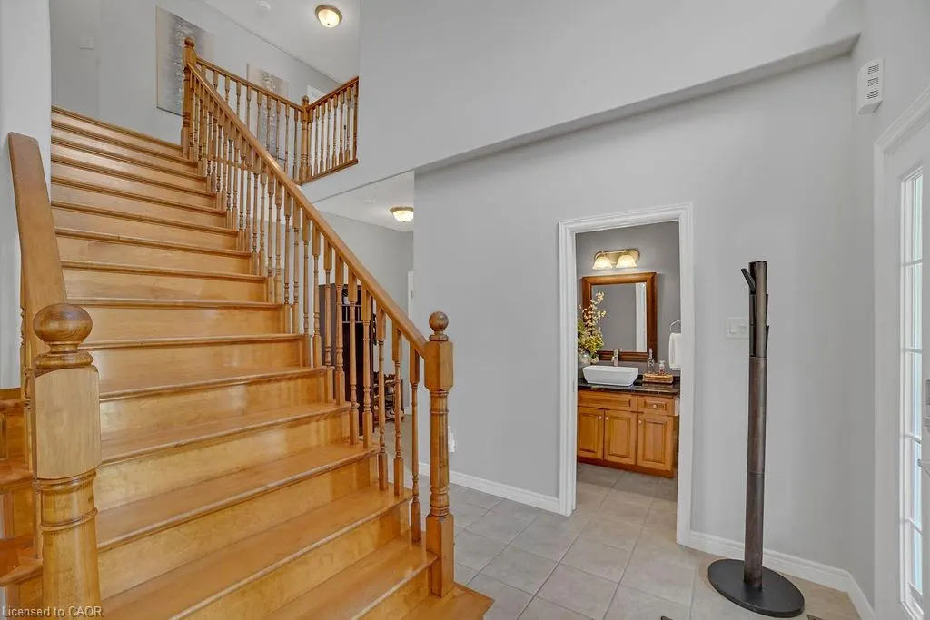 8 Meadowlea Court