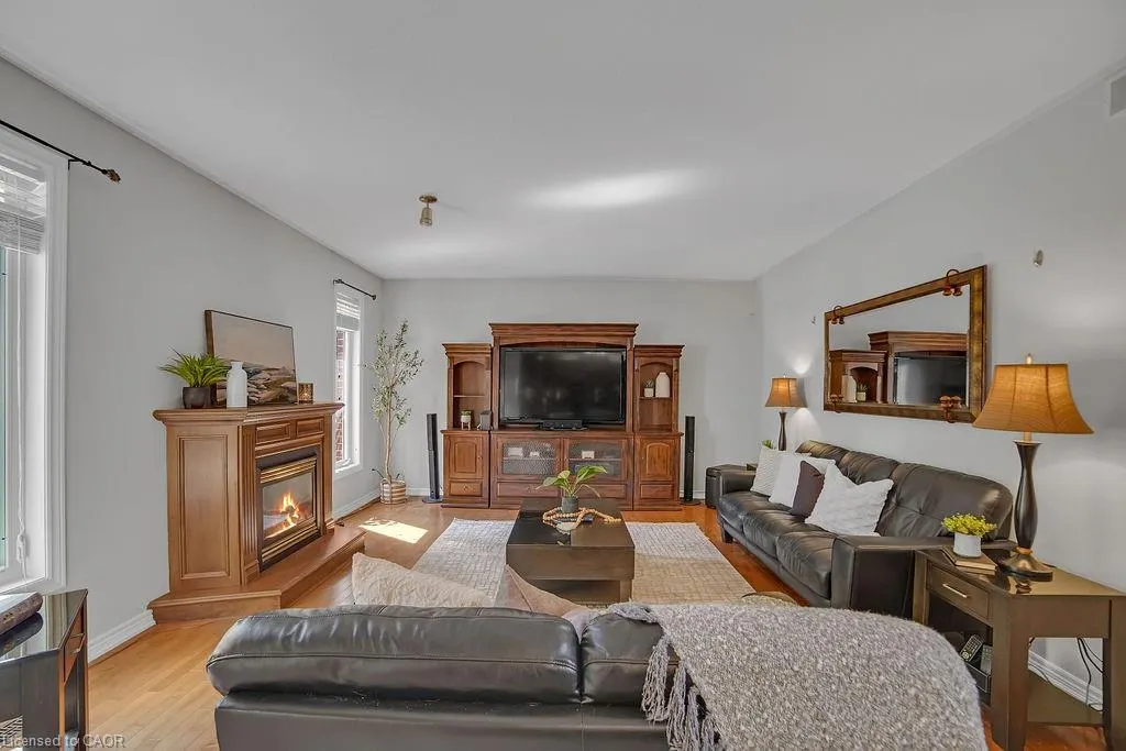 8 Meadowlea Court