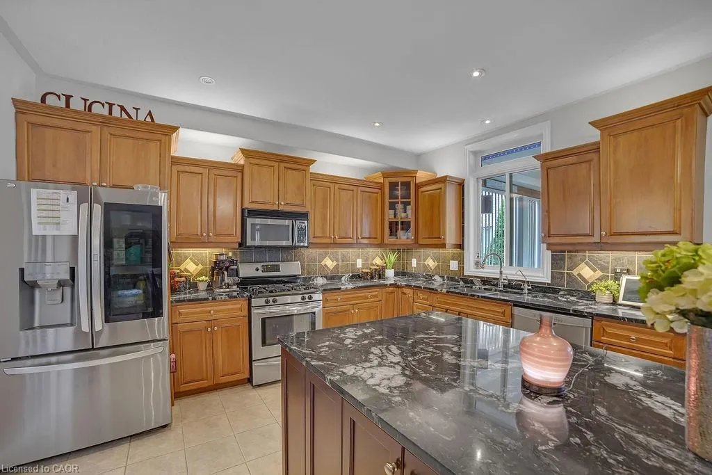 8 Meadowlea Court