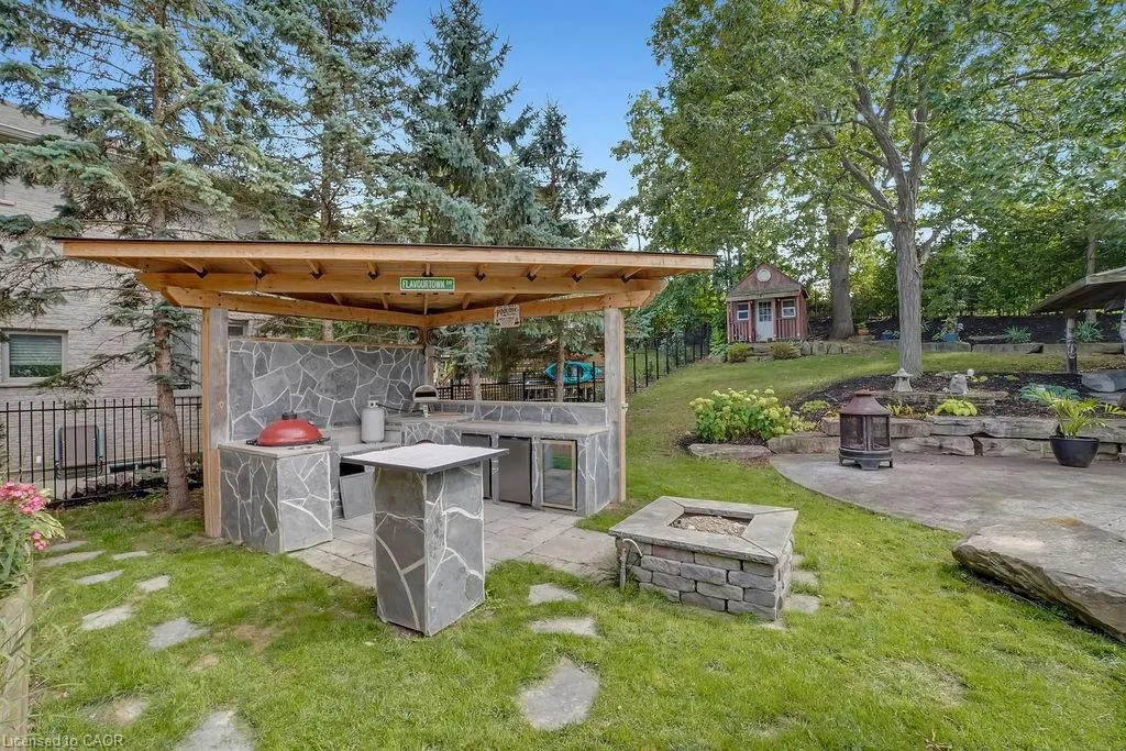 8 Meadowlea Court