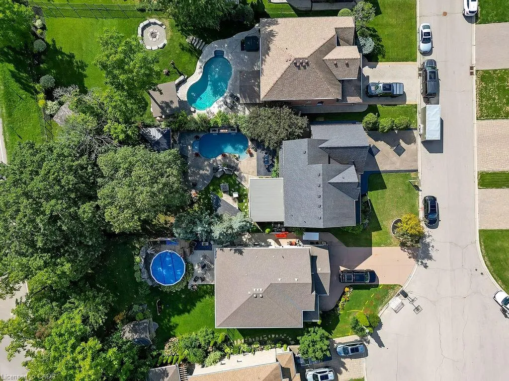 8 Meadowlea Court