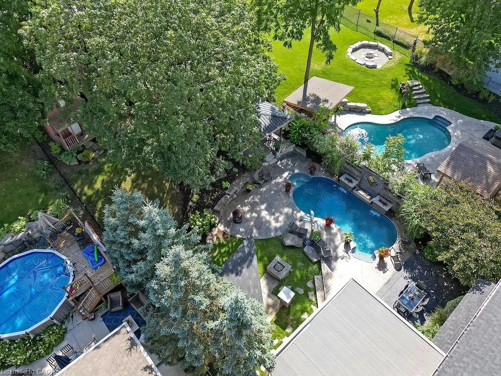 8 Meadowlea Court