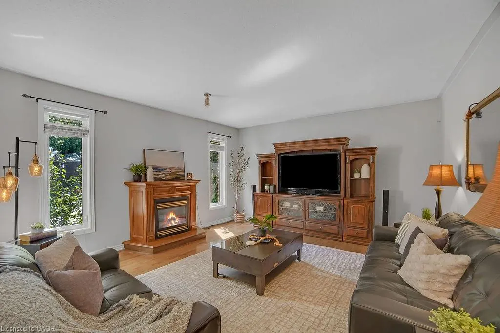 8 Meadowlea Court