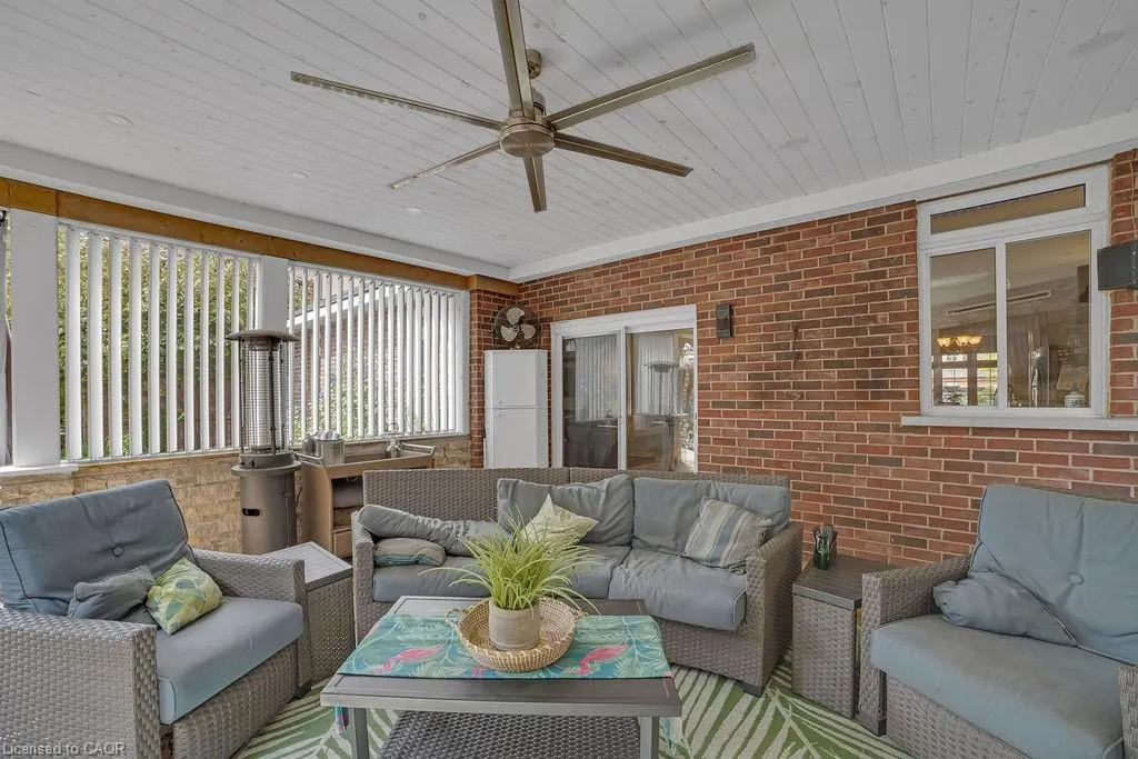 8 Meadowlea Court