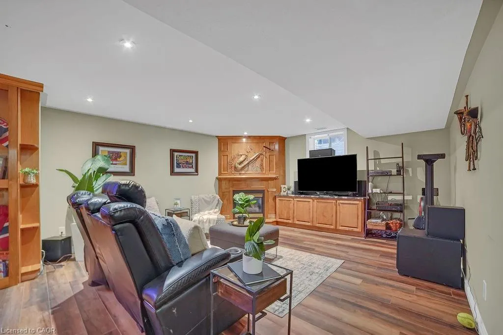 8 Meadowlea Court