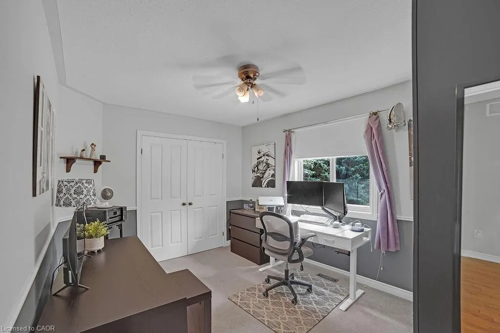 8 Meadowlea Court