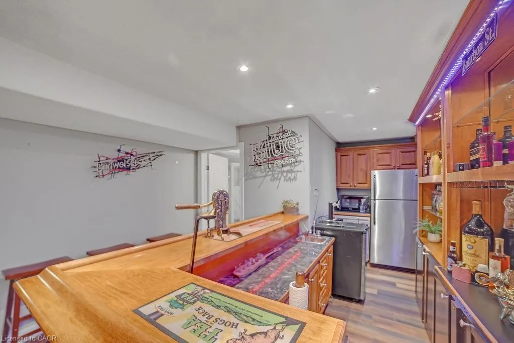8 Meadowlea Court