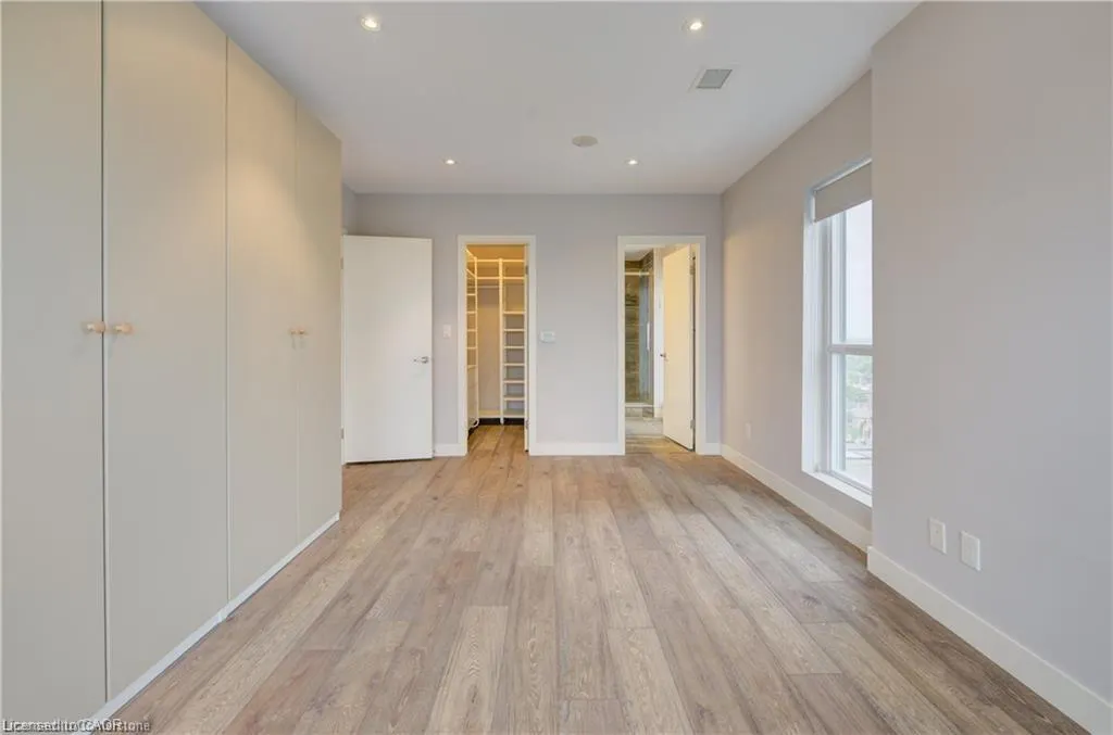 1 Victoria Street S, #1513