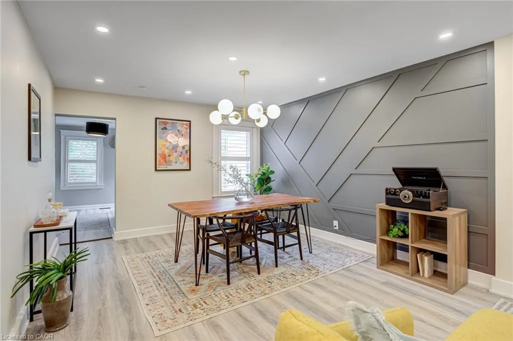 39 East Bend Avenue S