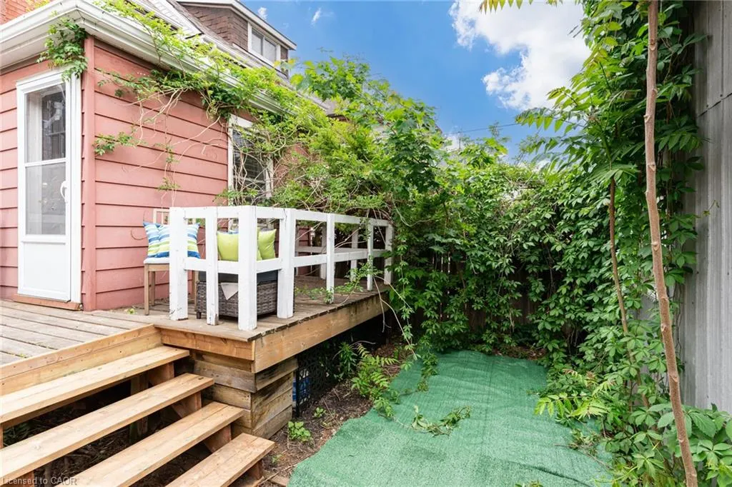 39 East Bend Avenue S