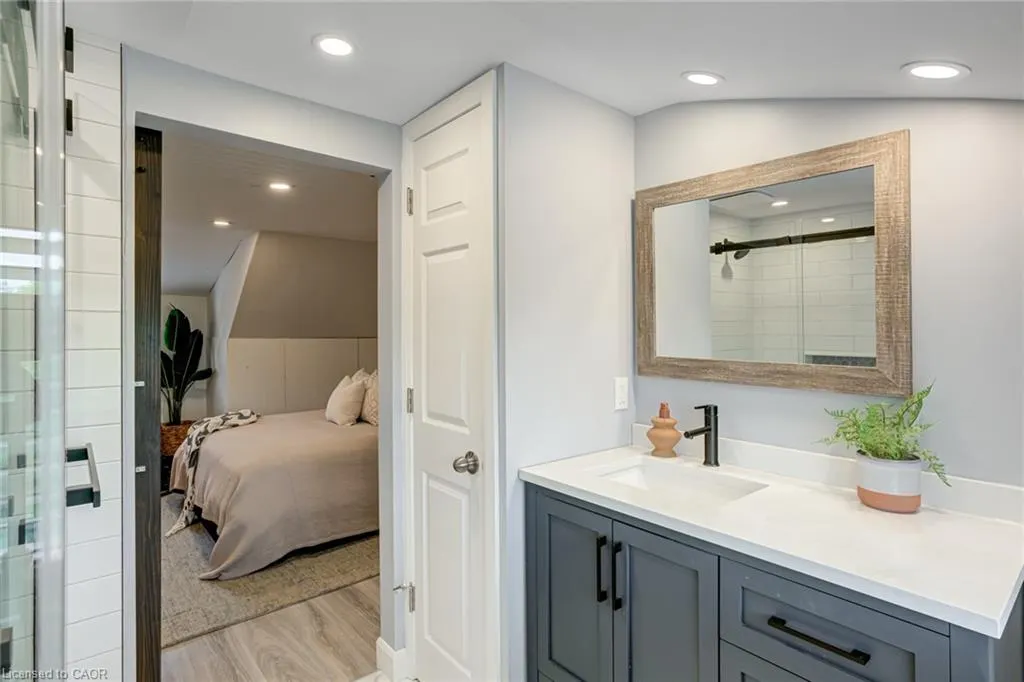 39 East Bend Avenue S
