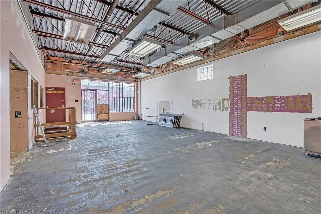 15 Barton Street E, #Main
