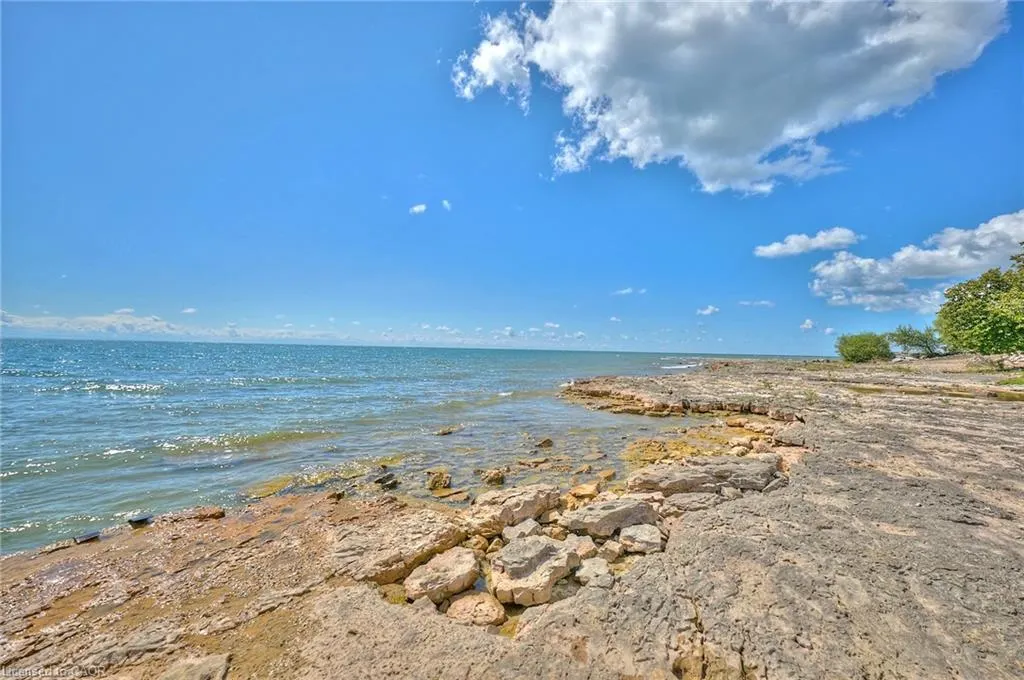 2785 Lakeshore Road
