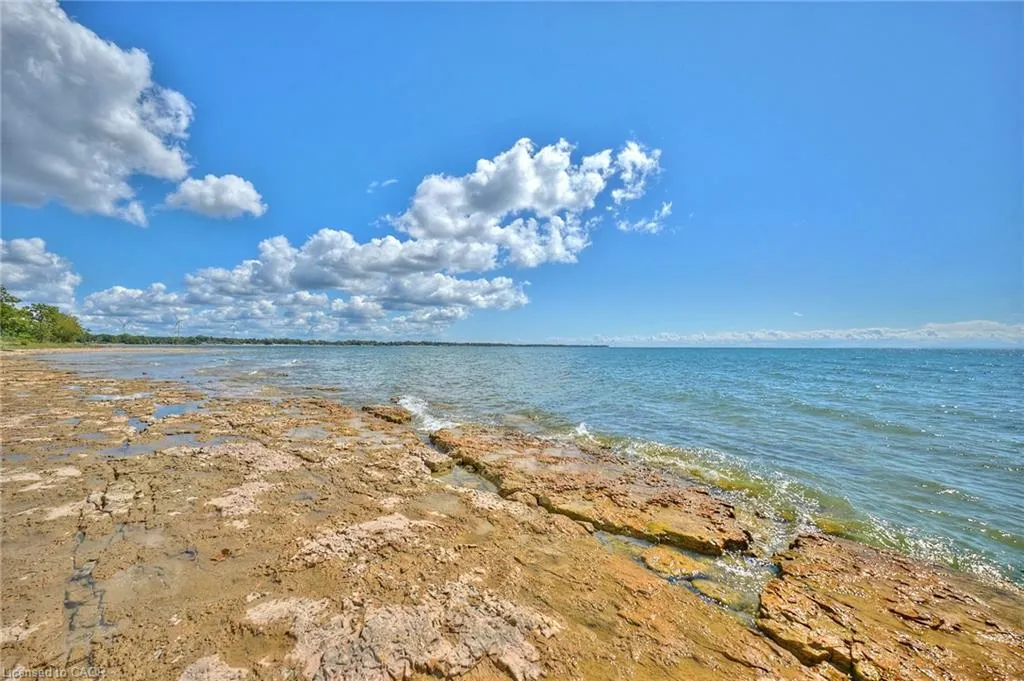 2785 Lakeshore Road
