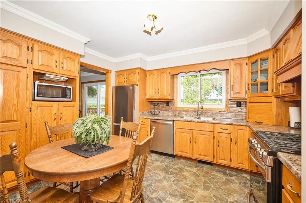 2785 Lakeshore Road