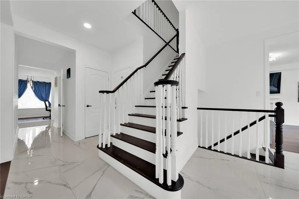 48 Montreal Circle