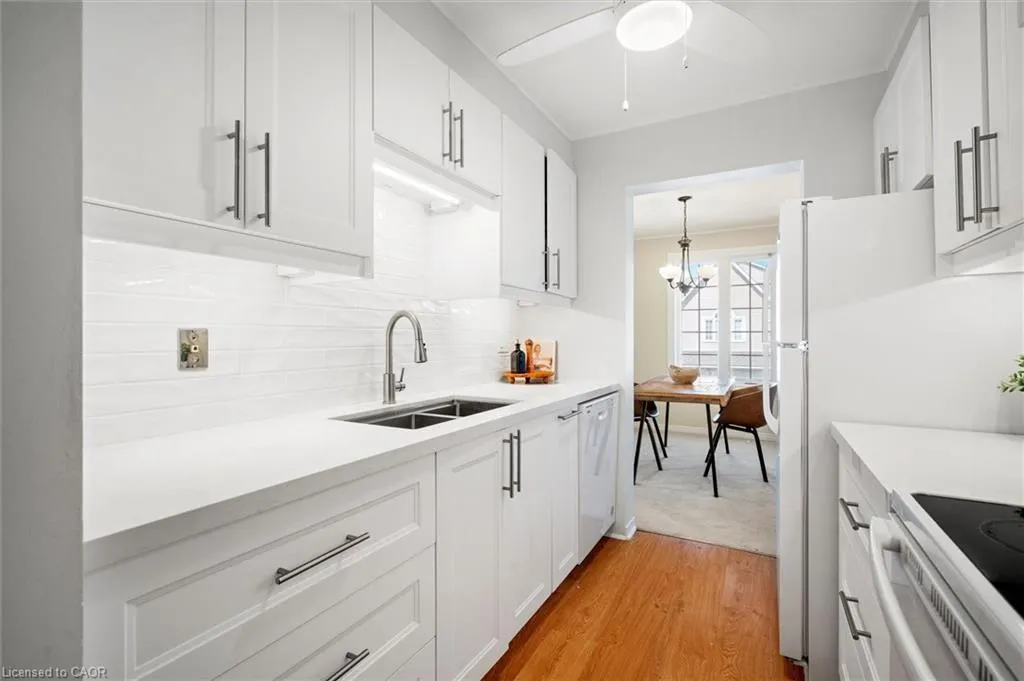 2055 Walkers Line, #206