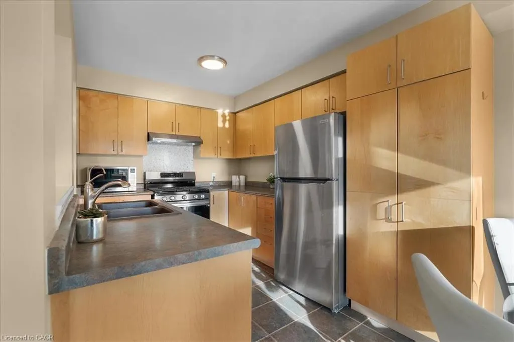 250 Ainslie Street S, #48