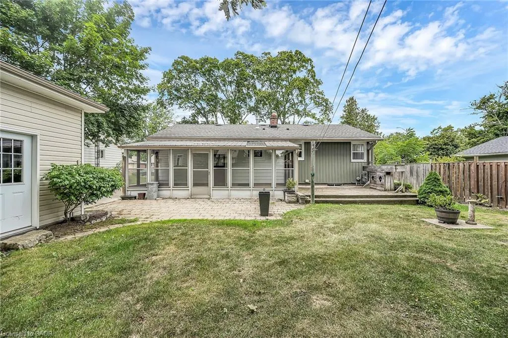 160 Elizabeth Crescent