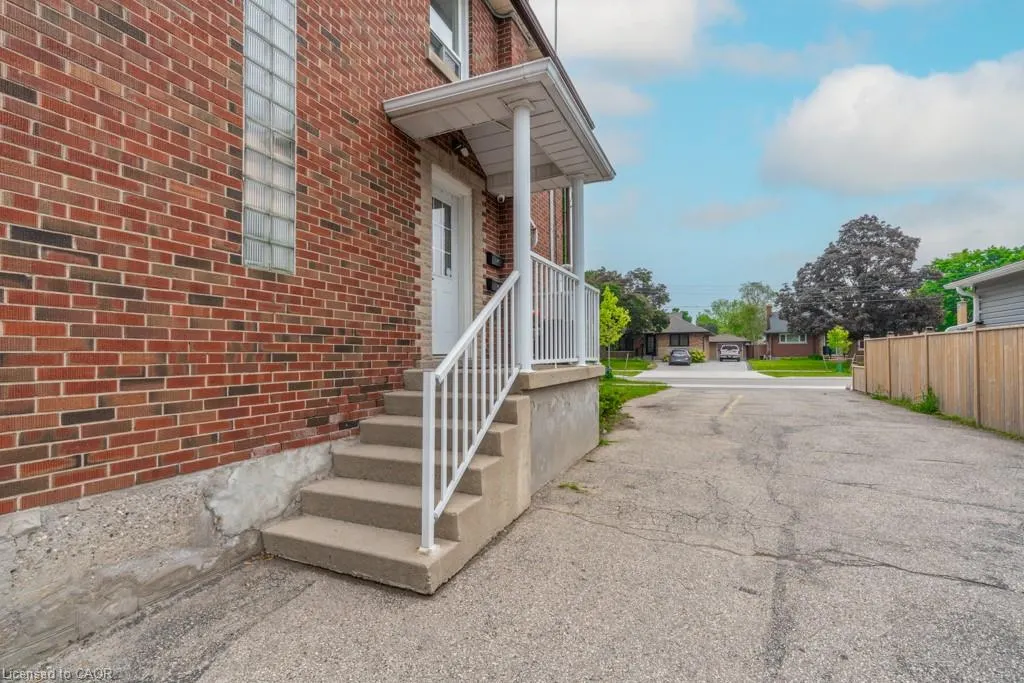 225 Bruce Street, #1