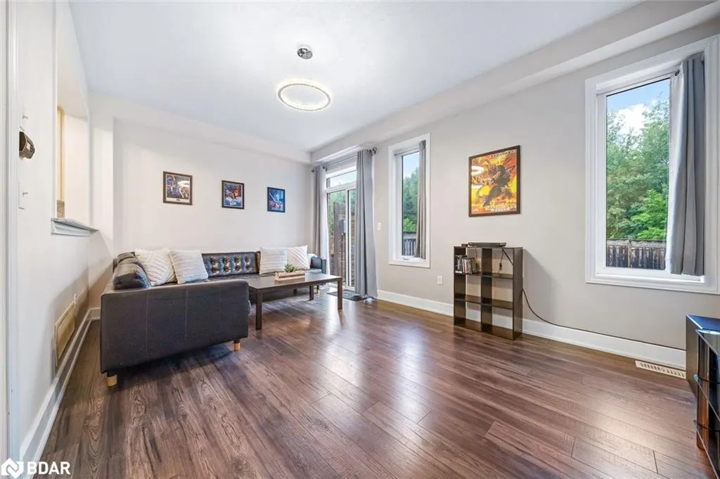 105 Collier Crescent