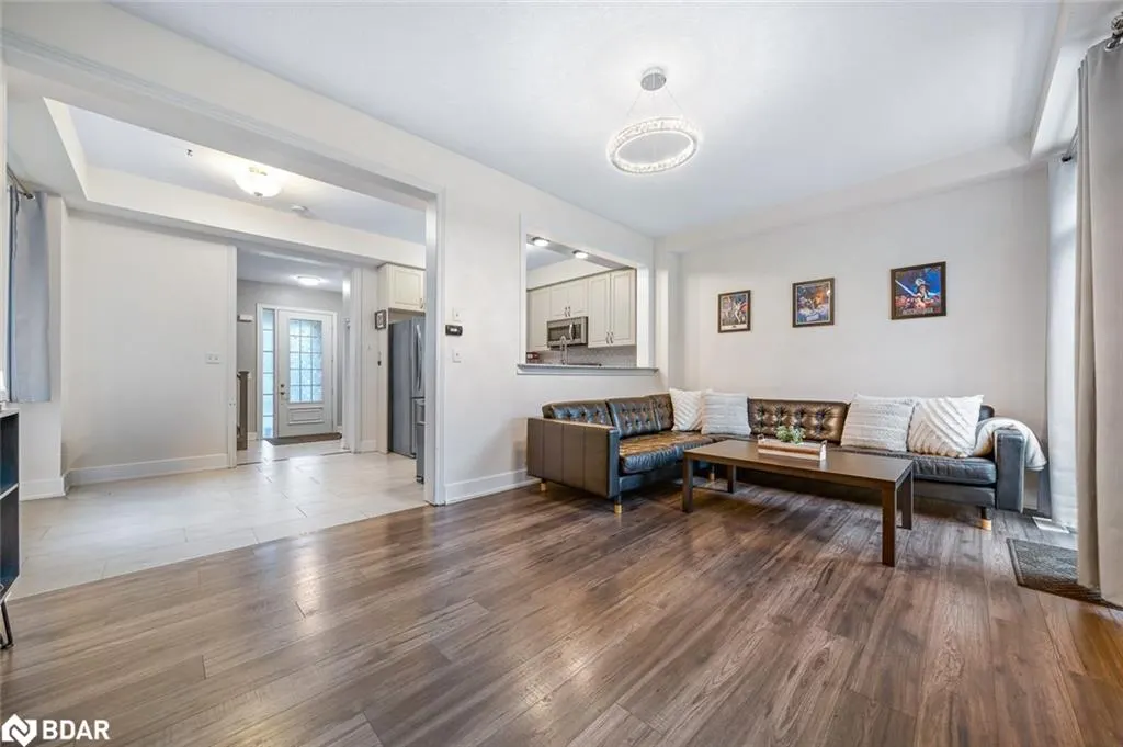 105 Collier Crescent