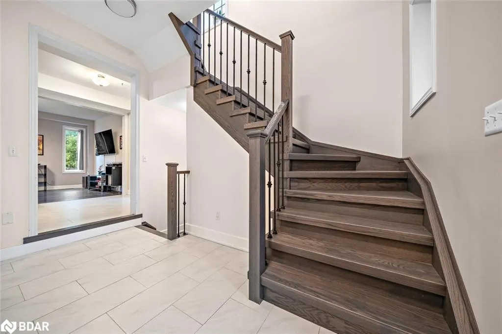 105 Collier Crescent