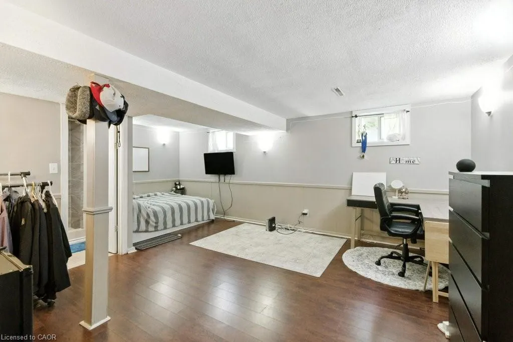 19 Lampman Crescent