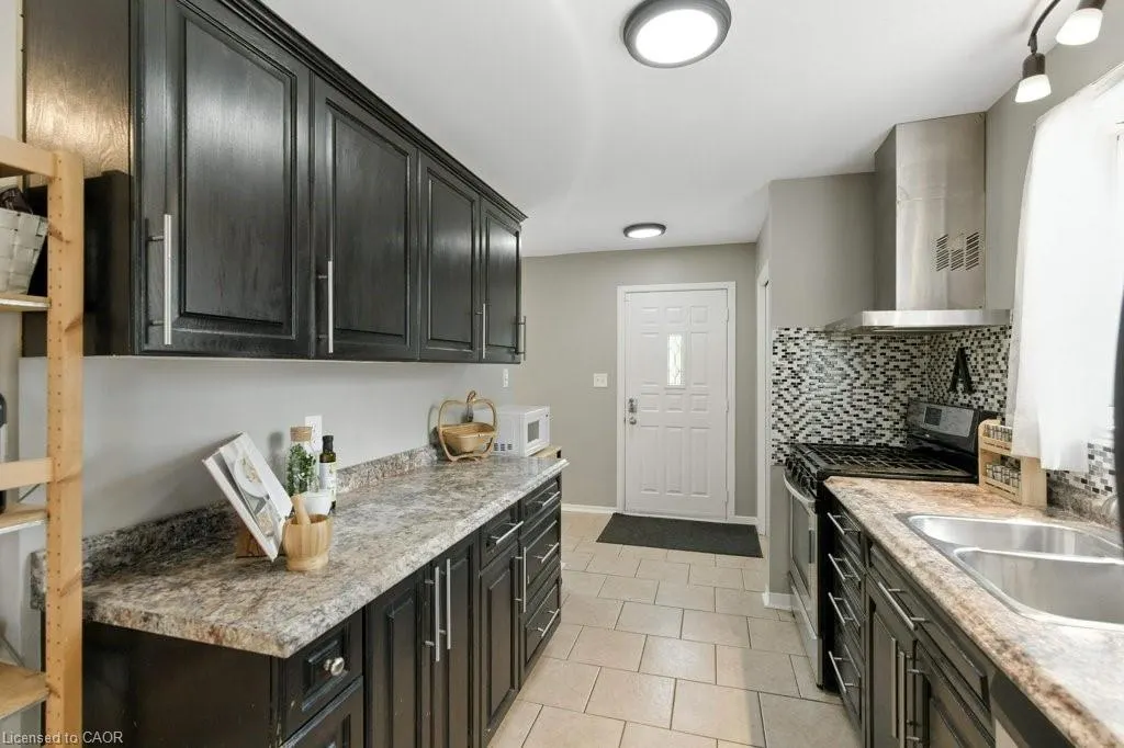 19 Lampman Crescent