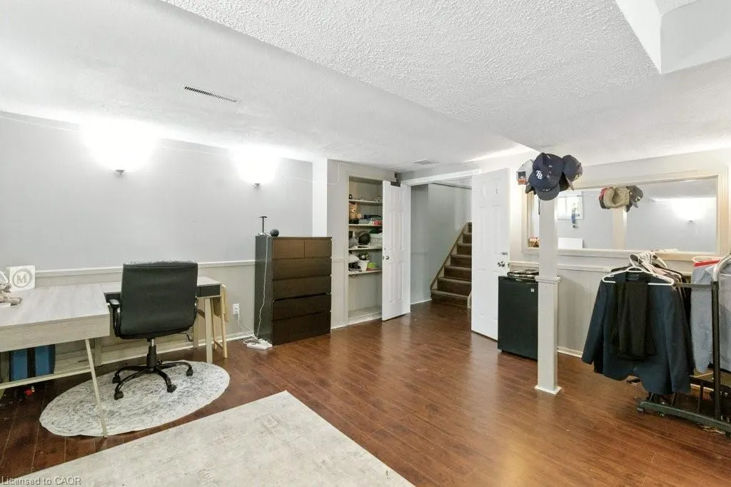 19 Lampman Crescent