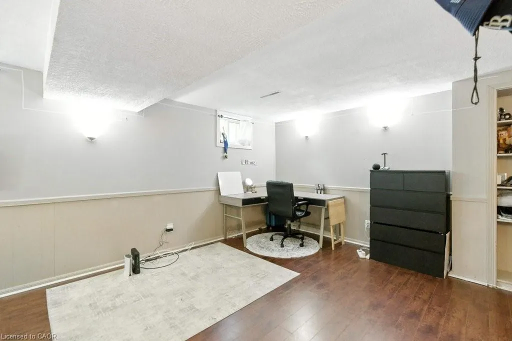 19 Lampman Crescent