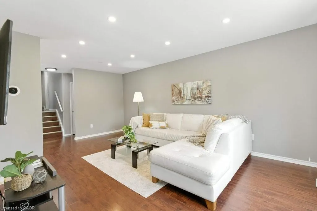 19 Lampman Crescent