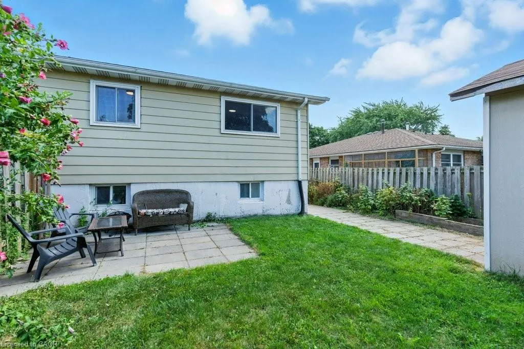 19 Lampman Crescent