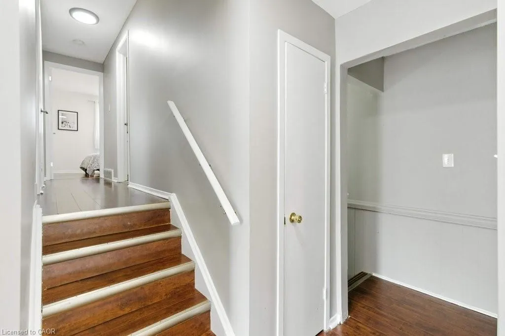 19 Lampman Crescent