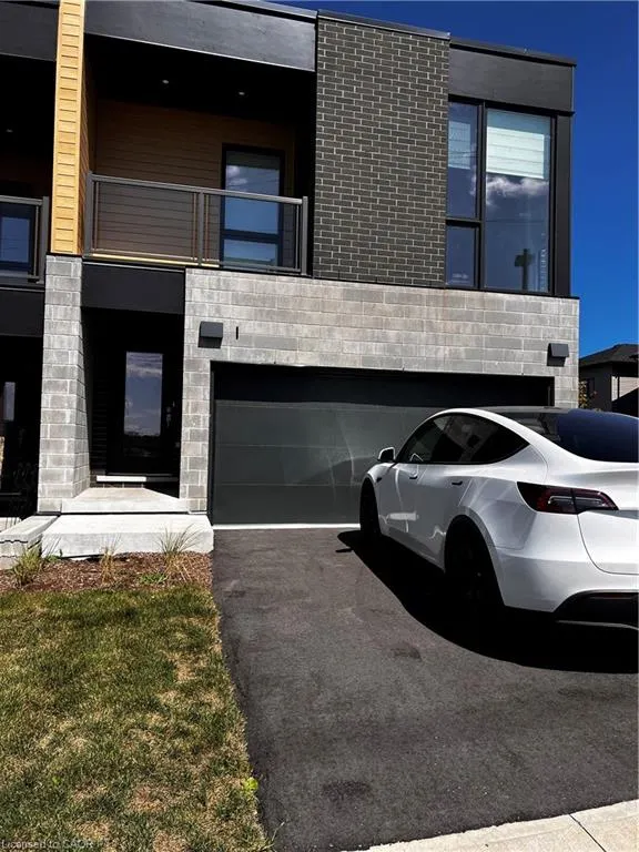 261 Woodbine Avenue, #F001