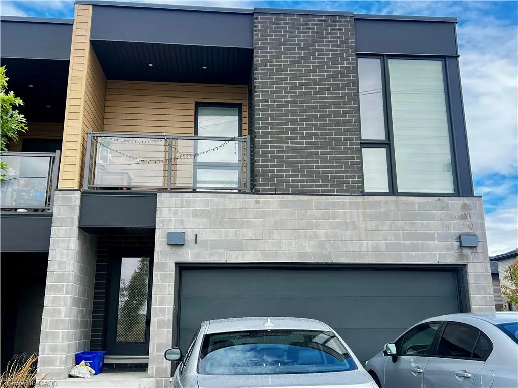 261 Woodbine Avenue, #F001