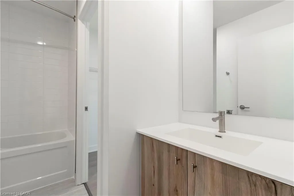 25 Wellington Street S, #1107