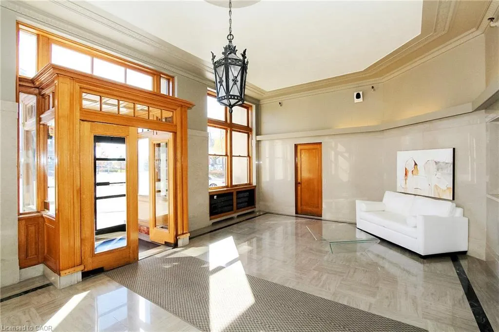 404 King Street W, #118