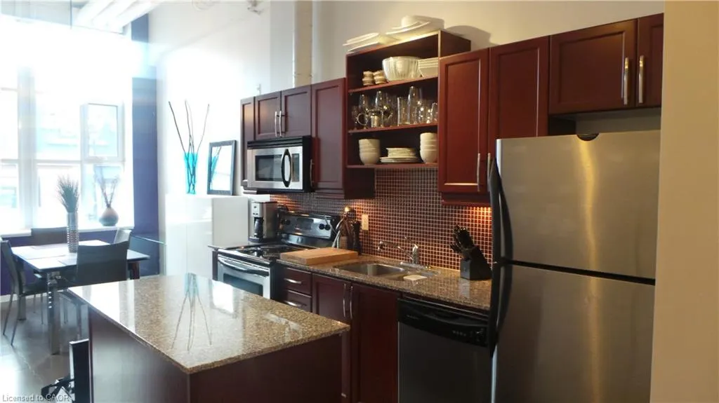 404 King Street W, #118