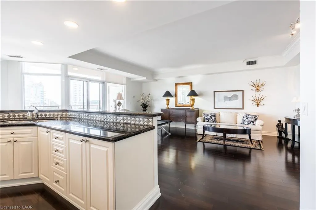 1477 Lakeshore Road, #1102