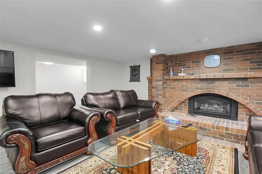 17 Locust Crescent