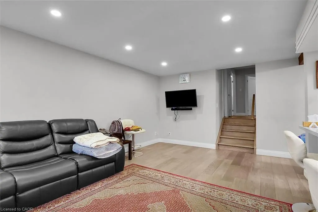 17 Locust Crescent