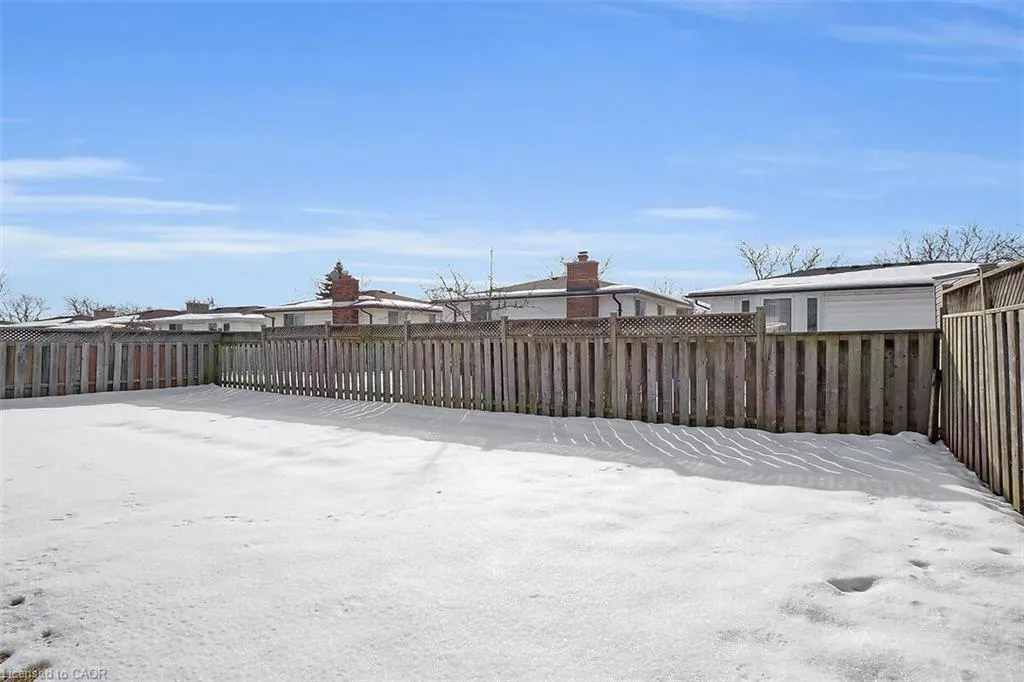 17 Locust Crescent